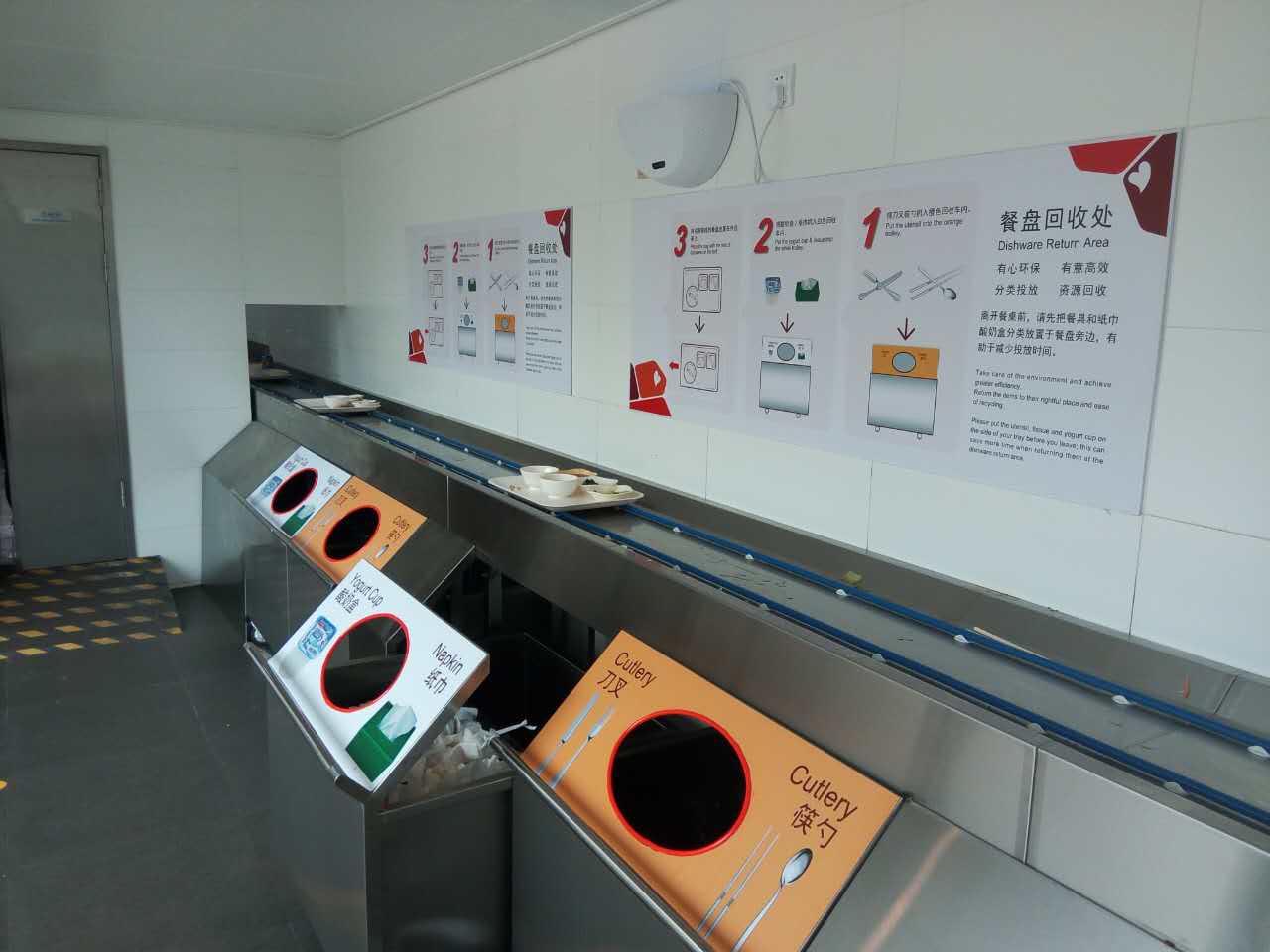 餐盤(pán)輸送機(jī)的種種優(yōu)點(diǎn)分析 餐盤(pán)輸送機(jī)的種種優(yōu)點(diǎn)分析